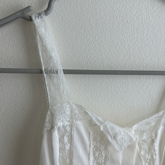 Vintage dainty lace button cami - Picture 3 of 8
